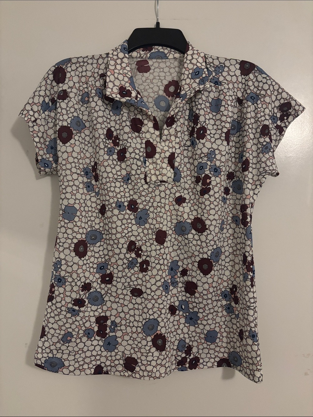 Short-Sleeve Floral Polo Blouse in Cream with Blue & Burgundy Flowers